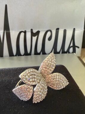 SEGRETI Flower Ring 18k white gold $5000